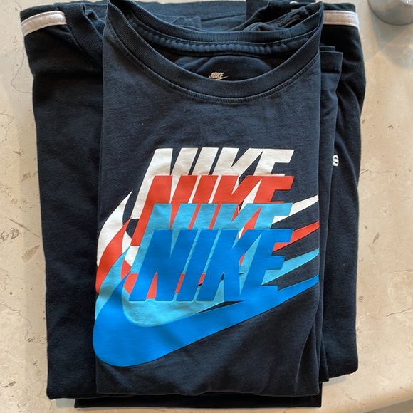 Bundle of seven T-shirts - Picture 5 of 8